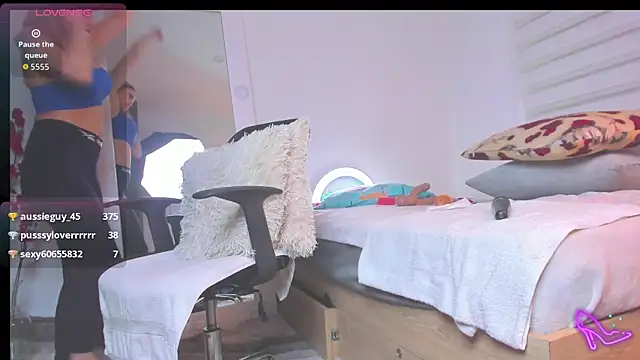 SharonVelvet: απευθείας συνομιλία ΧΧΧ