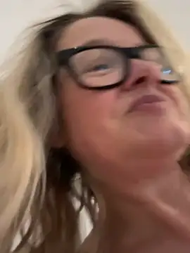 SuzieSub – Live XXX-chat