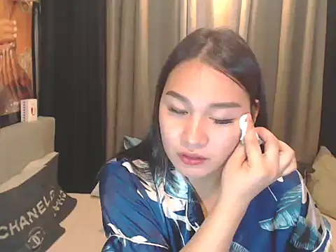 YourHotBambie 网络视讯表演