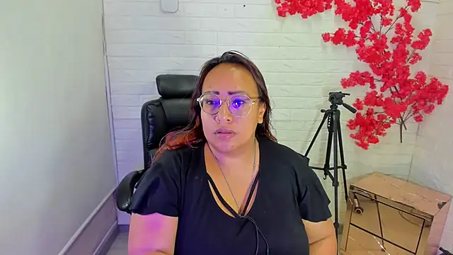 Chat XXX en directo de Shara_Oz