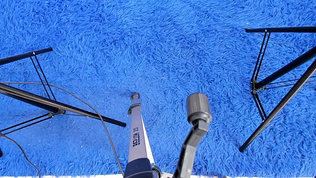 Pokazy przed kamerką – Mia-collins01