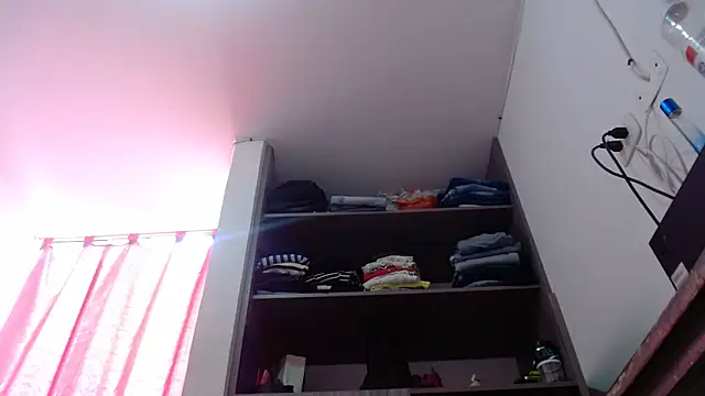 nicolle_milf1978n Live XXX chat