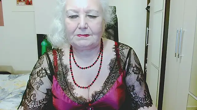 GrannyAlisa Adlı Modelin Canlı XXX Sohbeti