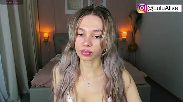 LuluAlis' Live XXX Chat