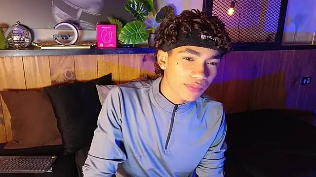 AlanCutee 现场XXX聊天