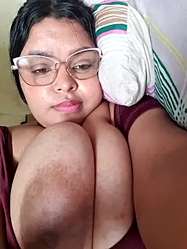 Albanis1 Live XXX-Chat