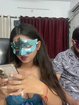 pooja_sexy79n Webbikameraesitys