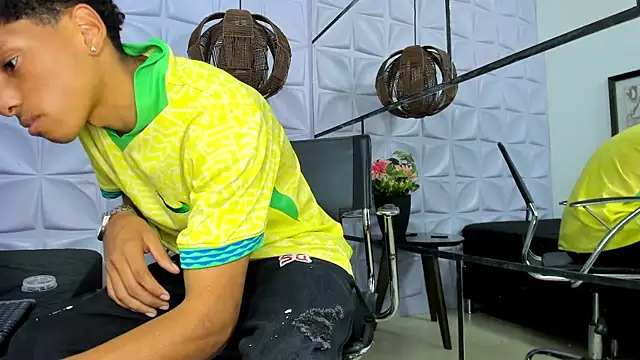 Show modela AndySinss na web-kameri