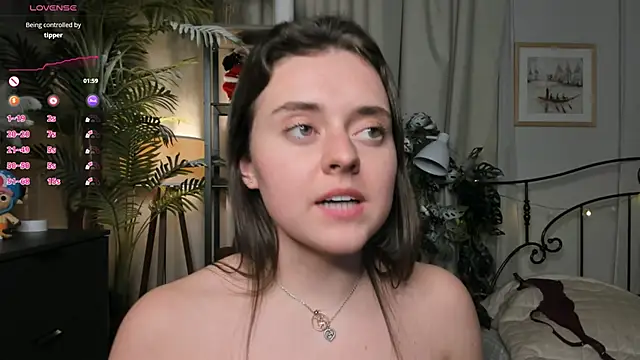 ThelmaJusto: διαδικτυακό σόου στην κάμερα