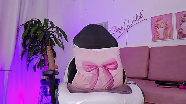 XXX chat uživo modela Emmy_And_Luna