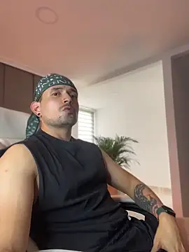 TroyeSavage Chat XXX in diretta