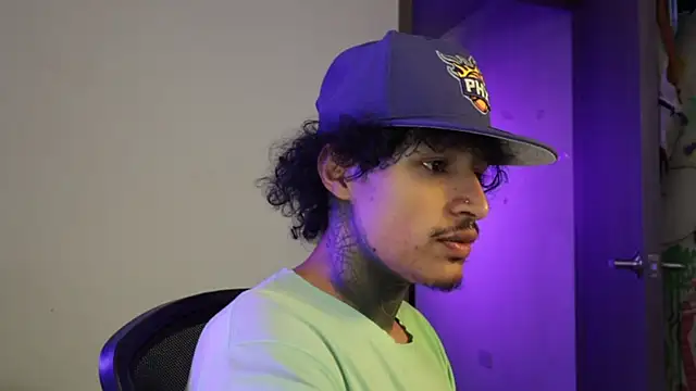 trieone's Webcam Show