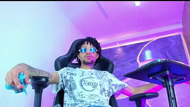 Show modela Josh_Hot_Sex na web-kameri