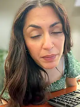 YourQueen18 Live XXX Chat