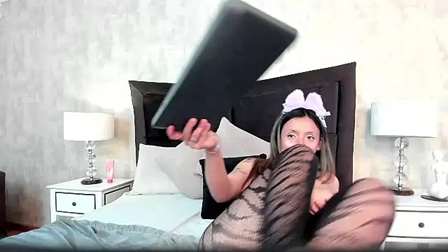 CynthiaMore's Live XXX Chat