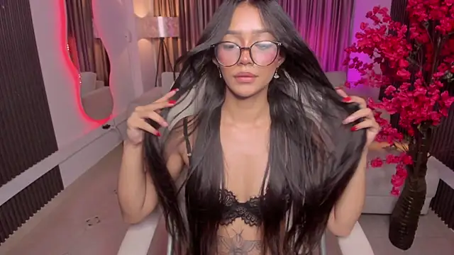 Chat +18 de kylie_collins ao vivo