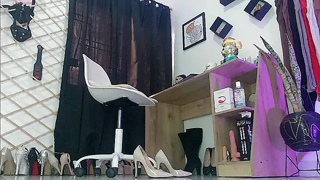 myla_sarah Adlı Modelin Canlı XXX Sohbeti