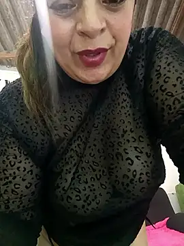 Mia-GlowのライブXXXチャット