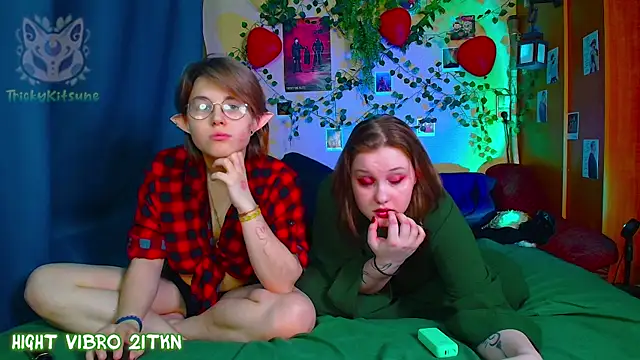 แชท XXX สดของ TrickyKitsune