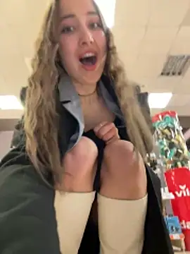 Show modela ICrazyOneIRL na web-kameri