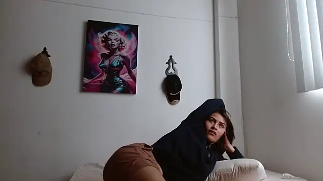 Chat XXX en directo de Crystal_Star_