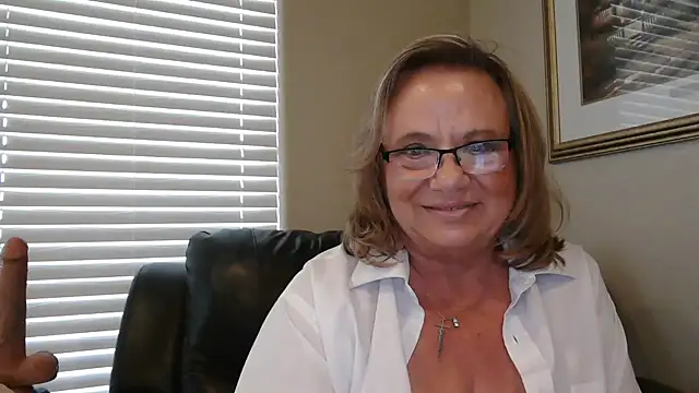 BustyAnnie's Live XXX Chat