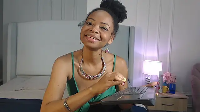 Chat +18 de ChantalGarner ao vivo