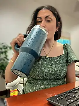 Chat XXX en directo de YourQueen18