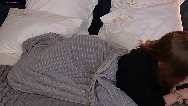 AliceYummy: вебкам-шоу