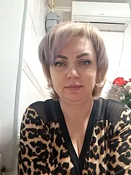 Pokazy przed kamerką – SylvieGold453