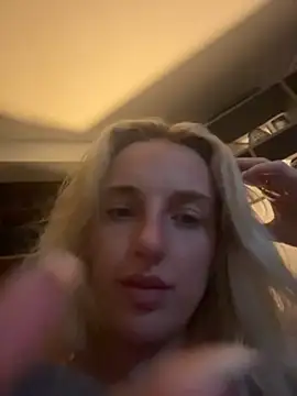 BlondeBombshellAmelia Obrolan Langsung XXX