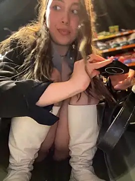 Show modela ICrazyOneIRL na web-kameri