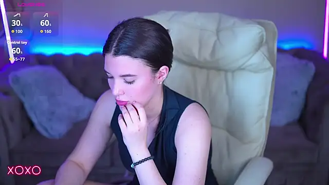 YourLolaBunny's Live XXX Chat