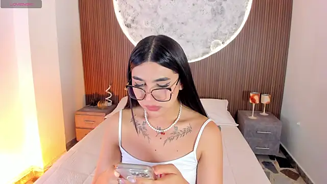 RoseCassie's Webcam Show