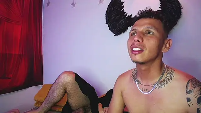 Noha_and_Iam's Webcam Show