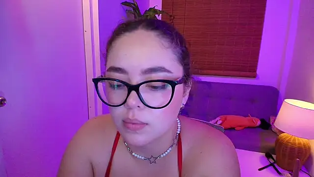 Emmy_peach1 Adlı Modelin Canlı XXX Sohbeti