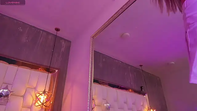 Foxxy_Doll Adlı Modelin Canlı XXX Sohbeti