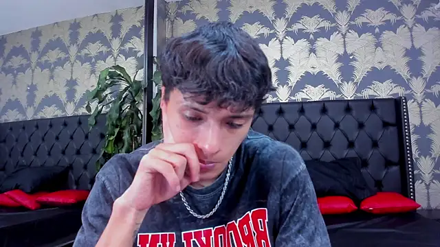 Lean_Portman live XXX chat