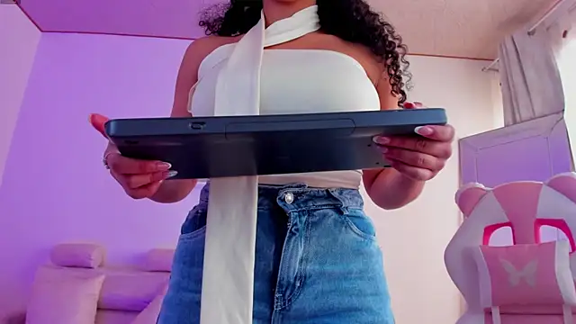 april_smiith1n Live XXX chat