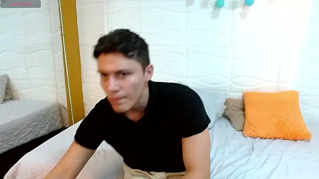 Zayn_clausen: διαδικτυακό σόου στην κάμερα