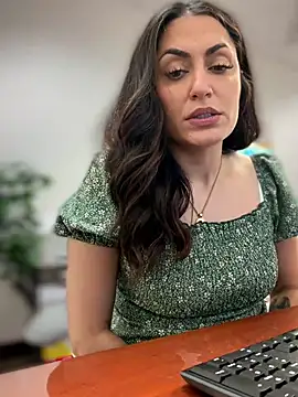 YourQueen18n Live XXX chat