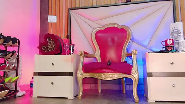 Chatroom XXX en direct de LilyyBigAss