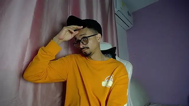 Amir_guy_ élő XXX-chatje