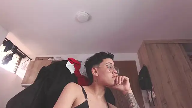 Chat XXX en directo de Cutie_Shy_