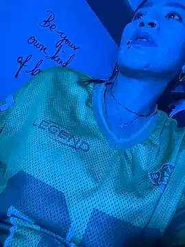 AsianMilfSheryl: онлайн-секс-чат