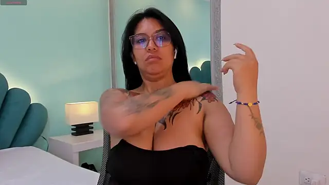 Chat XXX en directo de sharlott18