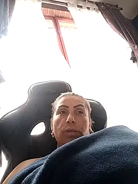 maynor_1998's Live XXX Chat