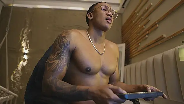 Logan_Varela Webcamshow