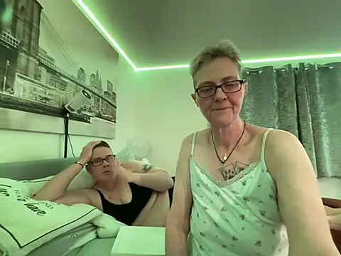 Curvy-Jinx Adlı Modelin Canlı XXX Sohbeti