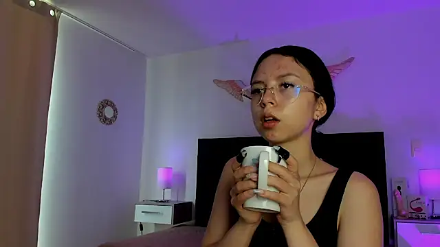 Natalye_23 Adlı Modelin Canlı XXX Sohbeti